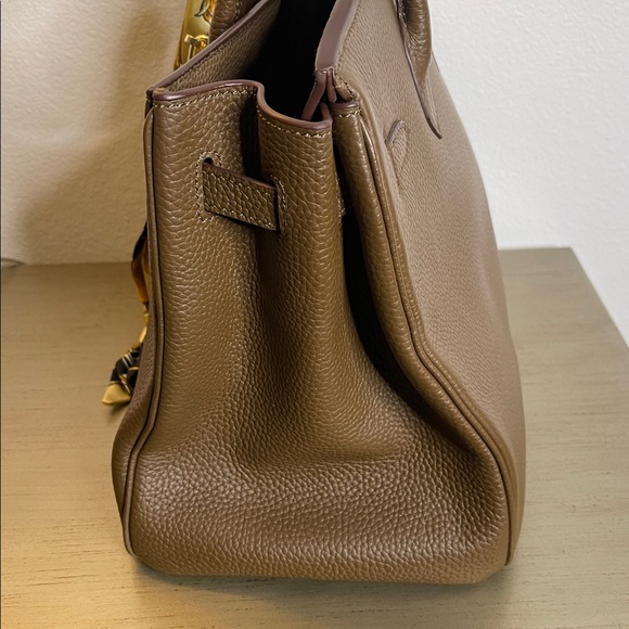 Elegant Brown Handbag - Picture 7 of 8